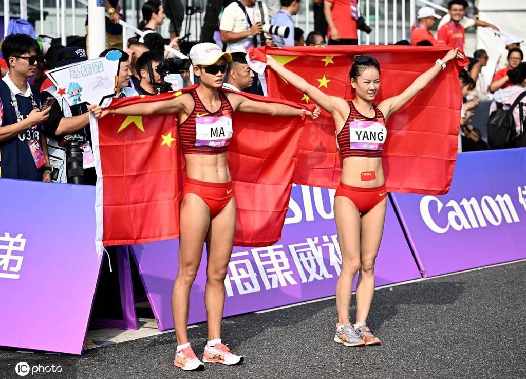 特尔施特根连续缺席了3场俱乐部比赛，而Alex Pintanel指出，阿隆索是因为背部问题缺席。